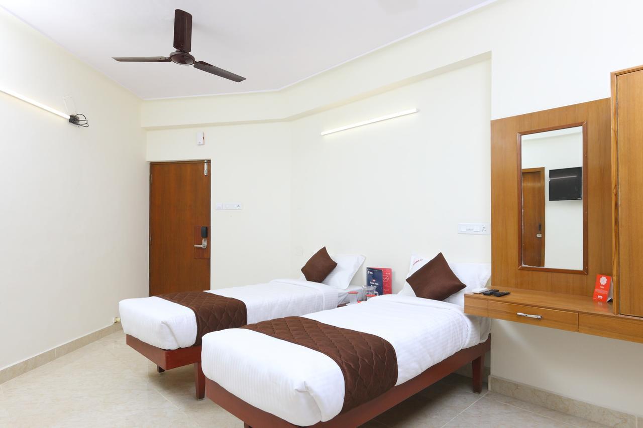 Oyo 11433 Kishore Inn Madras Buitenkant foto