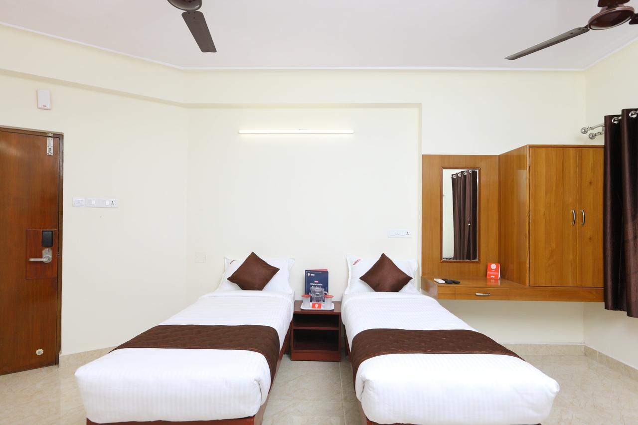 Oyo 11433 Kishore Inn Madras Buitenkant foto