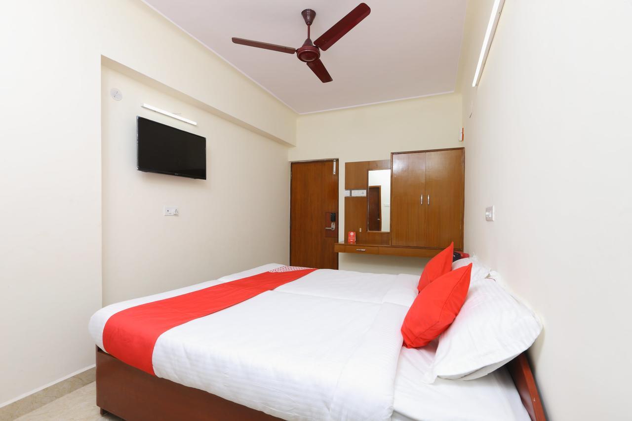 Oyo 11433 Kishore Inn Madras Buitenkant foto