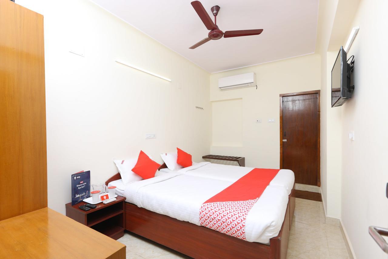 Oyo 11433 Kishore Inn Madras Buitenkant foto