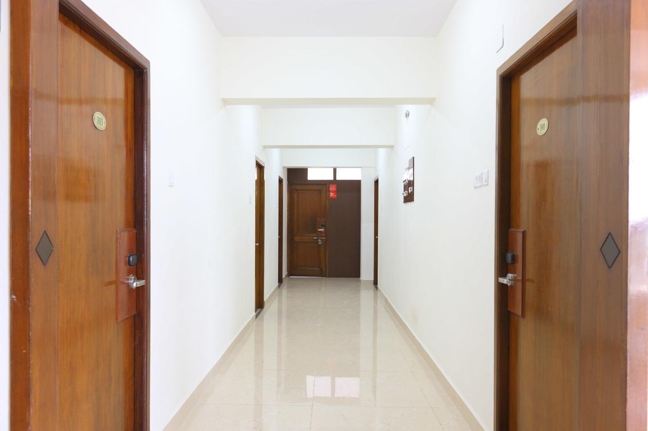 Oyo 11433 Kishore Inn Madras Buitenkant foto